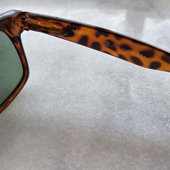 Ray-Ban Vintage 1990s Wayfarer Tortoise Shell Sunglasses With Case - Picture 6 of 12